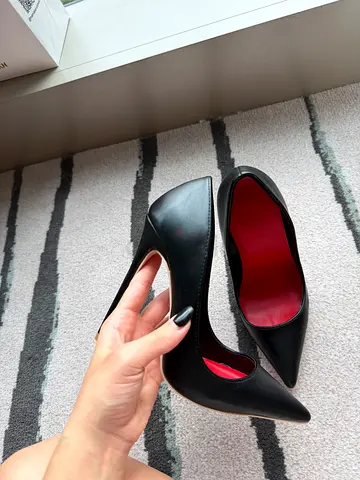 Black pointed-toe womens heels with red insole