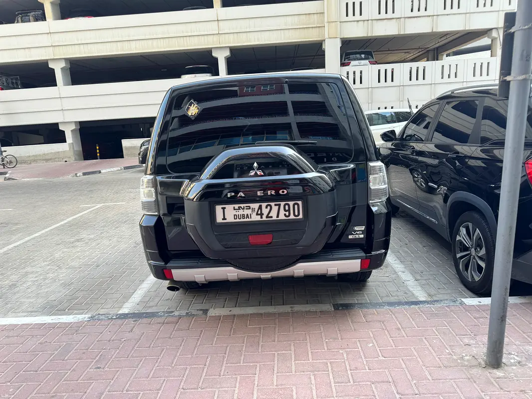 Mitsubishi Pajero 2016 — photo 1 of 6