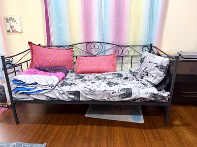 Metal daybed with mattress - good condition