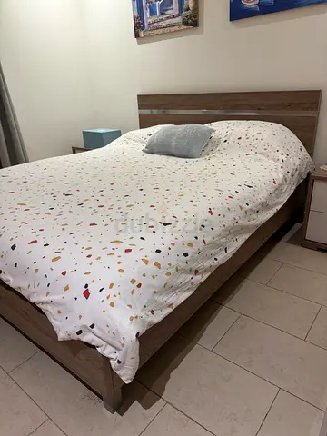 Queen 160x200cm wooden bed frame with headboard - good condition