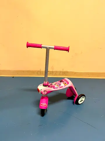 Minnie Mouse 2 in 1  scooter and tricycle bike