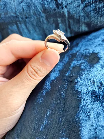 White Gold Diamond engagement ring