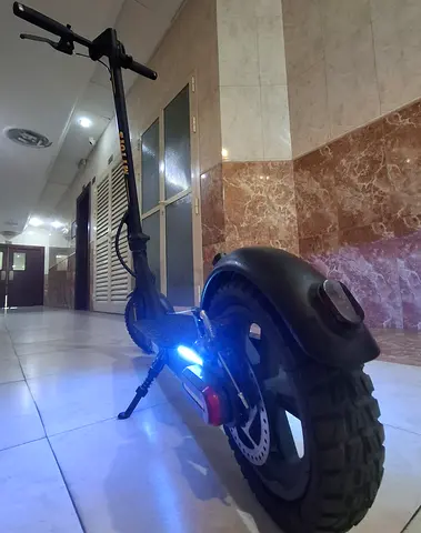 Foldable Electric Scooter, Barely used, in Excellent Condition,