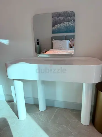 White Modern Dressing Table / Vanity with Mirror