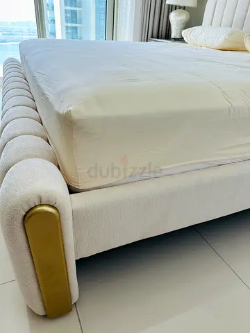 Bed and Mattress for Sale!! Moving out sale! 200x 200 Brand new Bed and Simmons Mattress for sale!