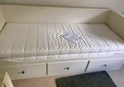 Ikea daybed with 2 new ikea mattress - Excellent condition