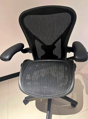 For selling Herman Miller Aeron chair.size B and C available