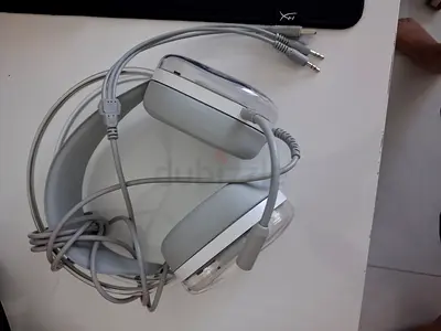Wired over-ear headphones with 3.5mm connectors - good working condition