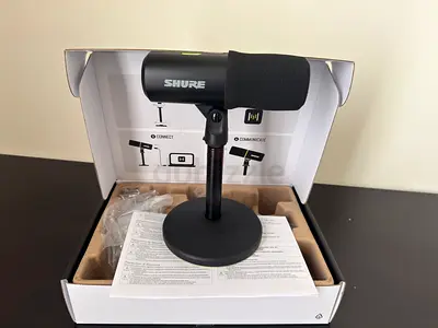 Shure MV7 USB/XLR Podcast Microphone with Stand - Like New