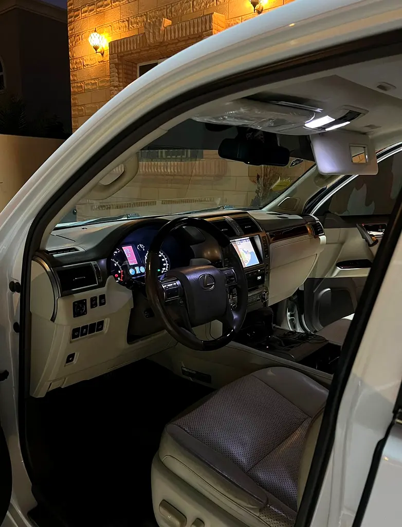 Lexus GX-Series 2015 — photo 1 of 3