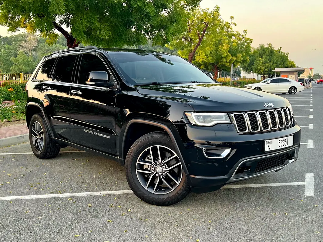 Jeep Grand Cherokee 2018 — photo 1 of 18