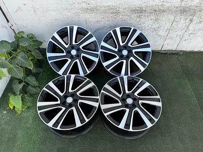 Set of 4 original 2023 Range Rover 22inch rims