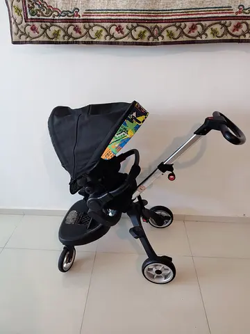 Compact 4-wheel stroller/trike with canopy - good condition