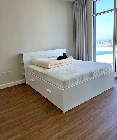Ikea brimness King bed with ikea mattress (180*200)
