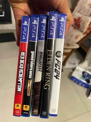 Sony PS5 Console (Disc) + 3 controller original+ 5 more cds