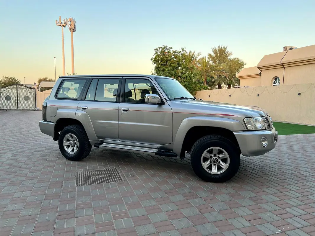 Nissan Patrol Safari 2013 — photo 1 of 14