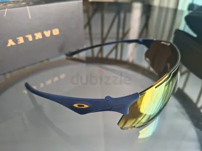 Oakley cybr dyno sports sunglasses — used 3 times excell condition