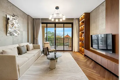Beachfront Living | Lagoon view | Fully Furnished & Renovated