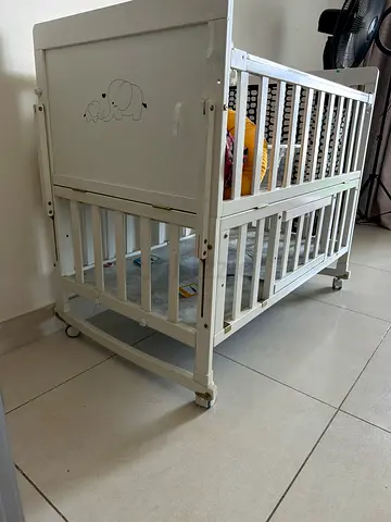 White Wooden Baby Crib with Wheels
