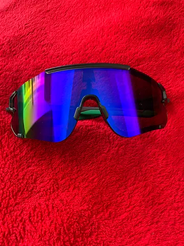Sporty wraparound mirrored sunglasses - one-piece lens