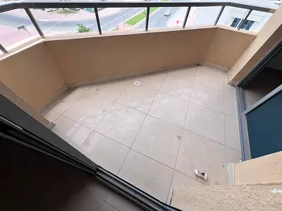 فرصة مميزة للسكن الاقتصادي في موقع حيوي داخل النعيمية 3، شقة غرفة وصالة بمساحات جيدة وتقسيمات ممتازة، مناسبة للعائلات والأفراد مع سهولة الوصول إلى جمي
