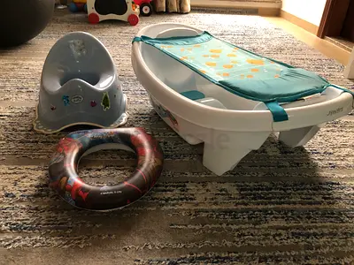 Baby bathtub with sling, baby potty and swim ring - good used condition