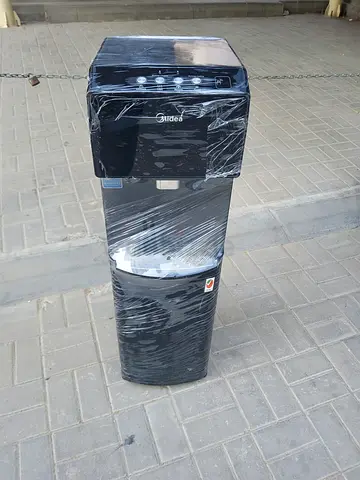 Bottom load water dispenser