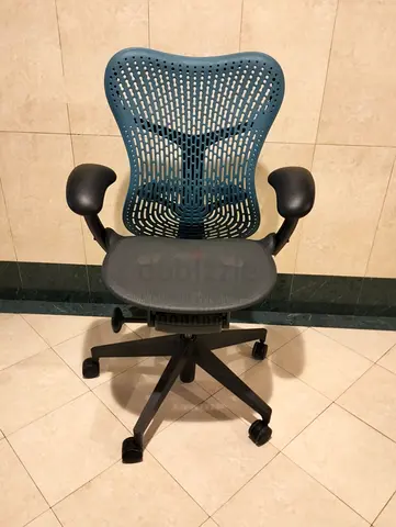 Selling herman miller mirra 2 chair.good condition only little use