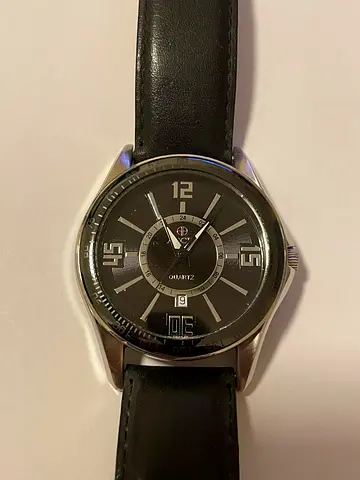 Mens quartz wristwatch with black leather strap