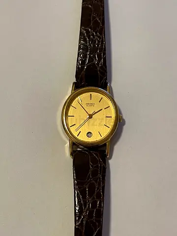 Classic Gold-Tone Seiko Dress Watch with Brown Leather Strap