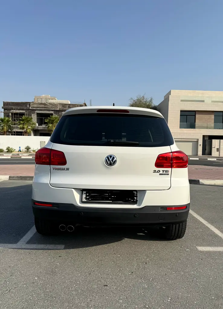 Volkswagen Tiguan 2012 — photo 1 of 10