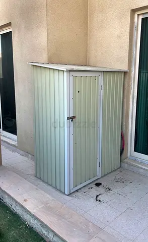 Compact outdoor metal storage shed -very  good condition