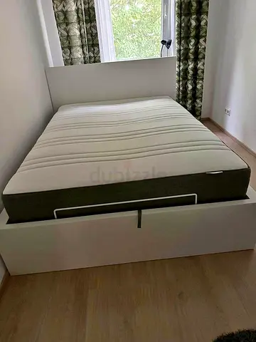 Ikea King White Hydraulic / Ottoman Malm bed frame (180x200cm)