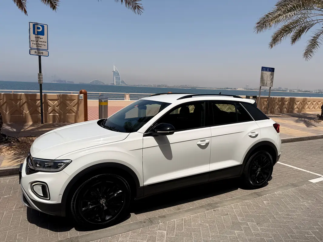 Volkswagen T-Roc 2023 — photo 1 of 18