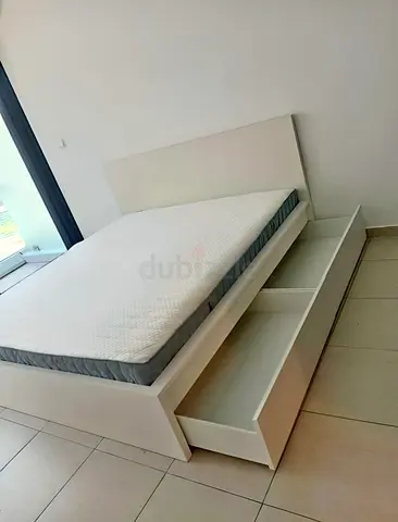 Ikea malm king bed with Ikea mattress ( 180*200 )