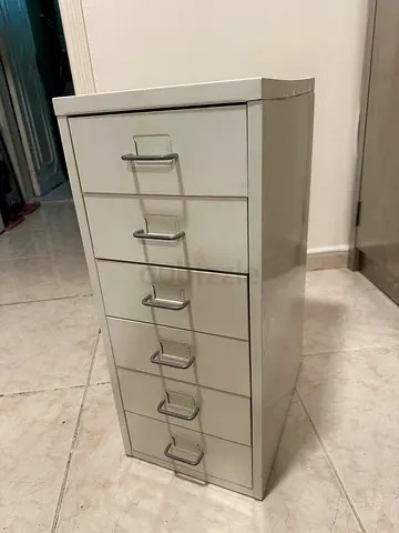 Metal drawer