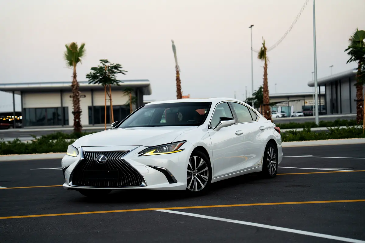 Lexus ES-Series 2021 — photo 1 of 13