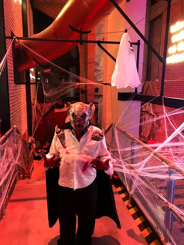 A SUPER SCARY HALLOWEEN CUSTOME FOR SALE - (UNISEX) - PREVIOUS CUSTOME PARTY WINNER 1ST PRIZE!!!