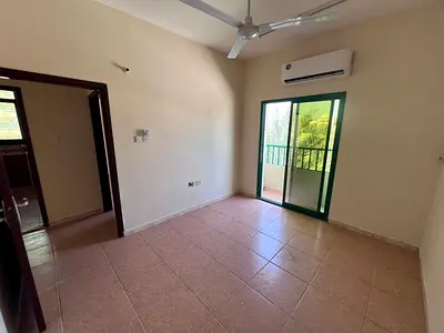 النعيميه2-بلكونة بإطلالة ممتازة شقة مضيئة بالكامل مساحة كبيرة-تكييف اسبليت صيانة الشقة جديدة