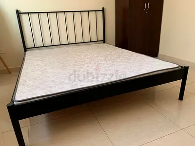 Queen size bed
