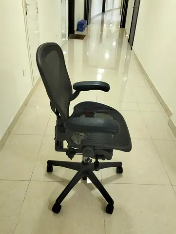 Herman Miller Areon classic chair size B size and C full loaded available for selling