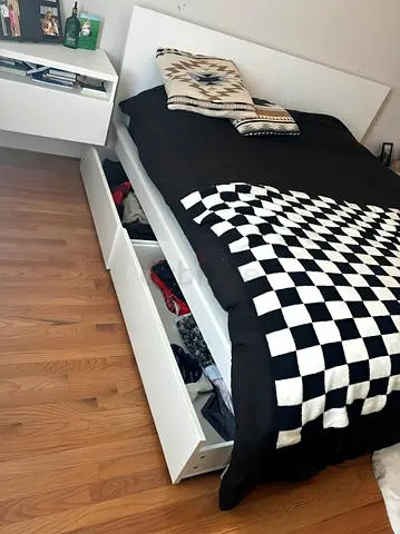 Ikea malm king bed with Ikea  mattress (180*200)