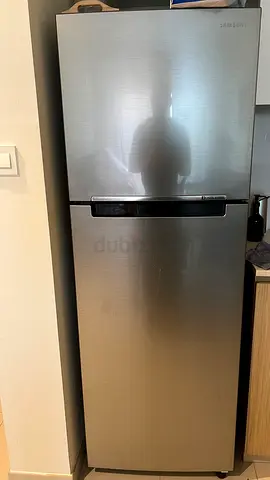 Samsung top-freezer fridge in stainless steel - good condition