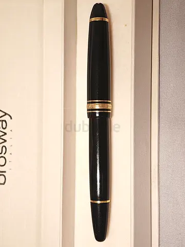 Montblanc fountain pen with gold trim (classic Montblanc-style) 146
