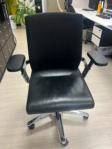 Wilkhahn Black Office Chair, German Made, Genuine Leather with Adjustable Arms and Swivel Base
