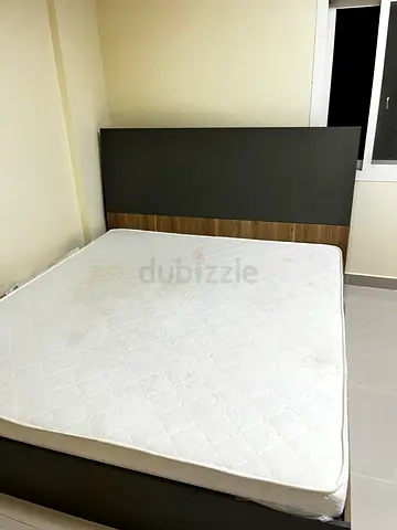 Modern low-profile double bed frame with headboard (with mattress  bedding)