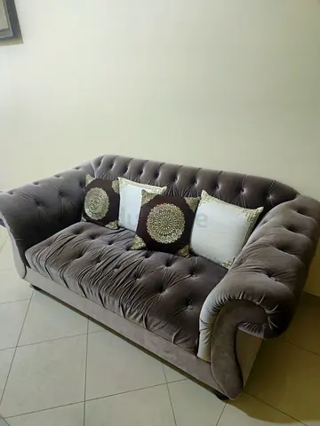 Gray tufted 6 seater sofa set in good condition