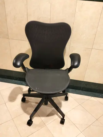 Selling herman miller mirra 2 chair.good condition only little use available