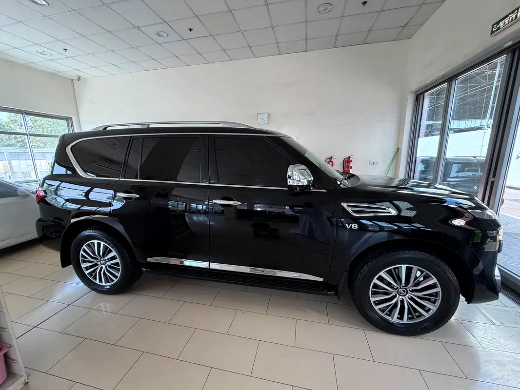 Nissan Patrol 2021 — photo 1 of 11
