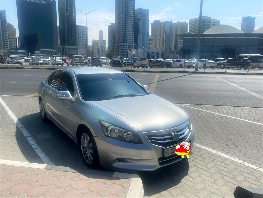 Honda Accord 2012 — photo 1 of 12